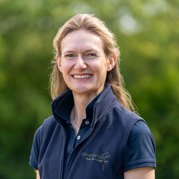 Lydia Coles - Bourton Vale Equine Clinic - Portraits (Web) 2026.06